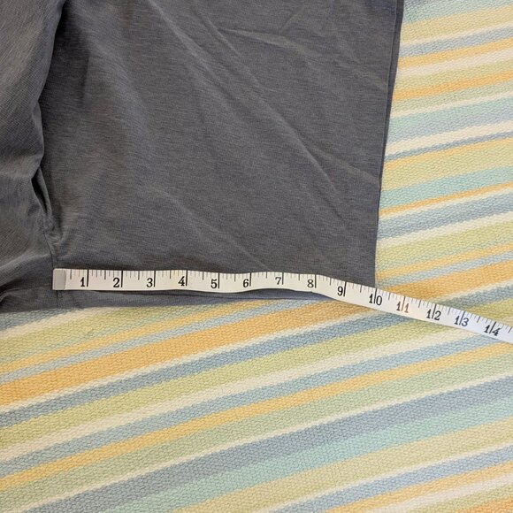 ⭐ Men's Gray Old Navy Active flat front shorts size 40 - Picture 7 of 8